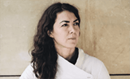 Un duelo largo no es rentable. Por eso se demoniza la tristeza y la depresión